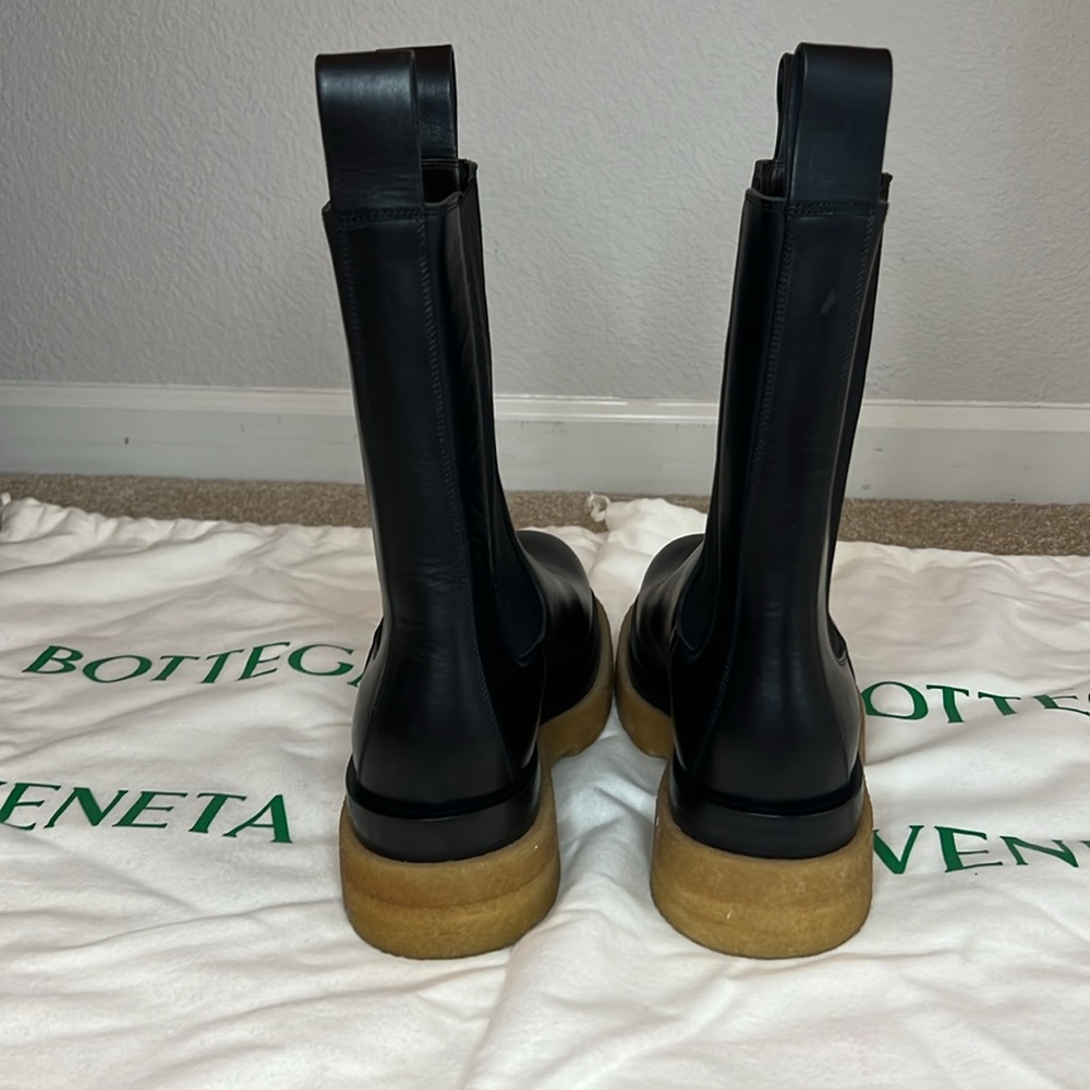 Bottega Veneta Wardrobe 02 Lug Crepe Sole Leather Boots - Picture 8 of 12